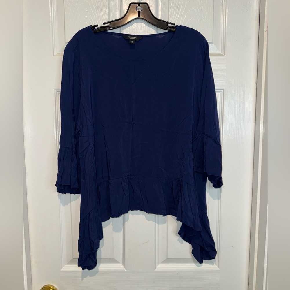 Simply Vera Vera Wang Asymmetrical Navy Shirt. Size XL